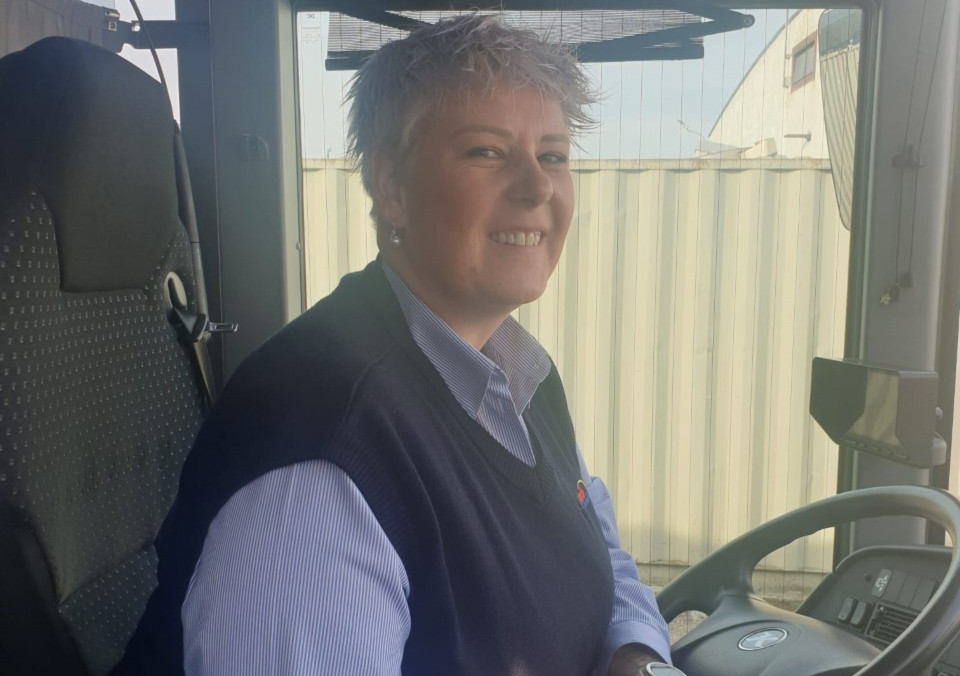 Bernadette aus Marchtrenk bändigt täglich 450 PS!