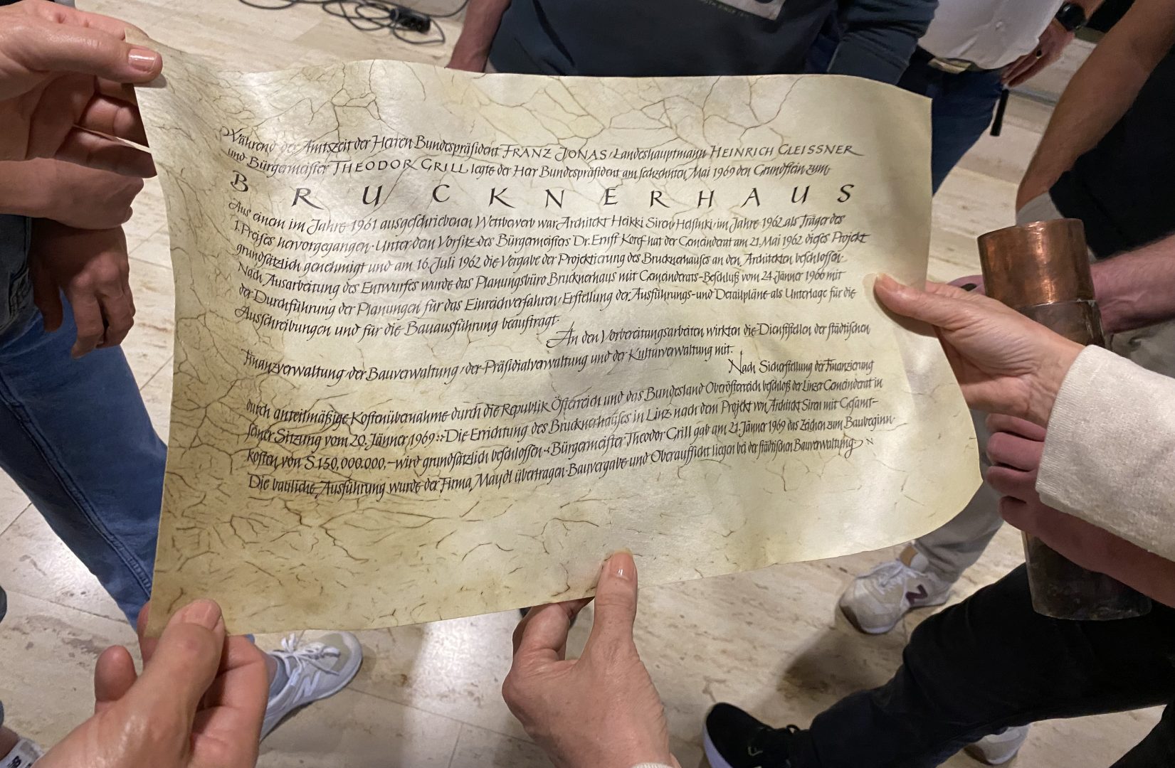 Geheimnis gelüftet: Das ist in historischer Linzer Zeitkapsel!