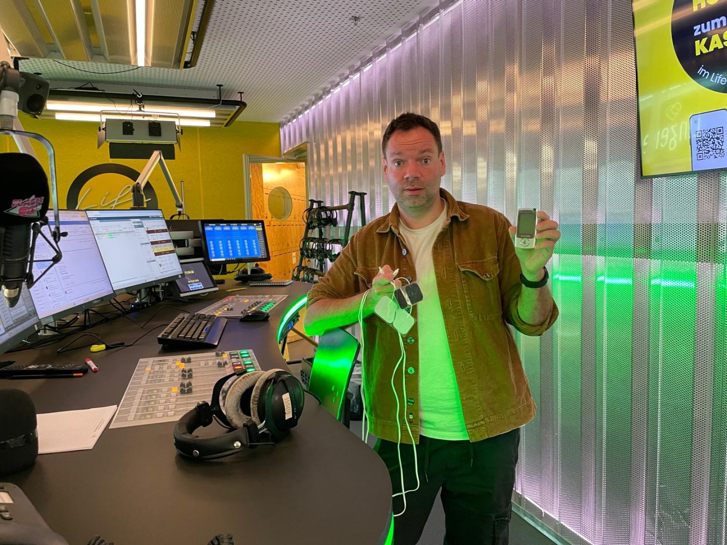 Andy hängt am Menstruations-Simulator!