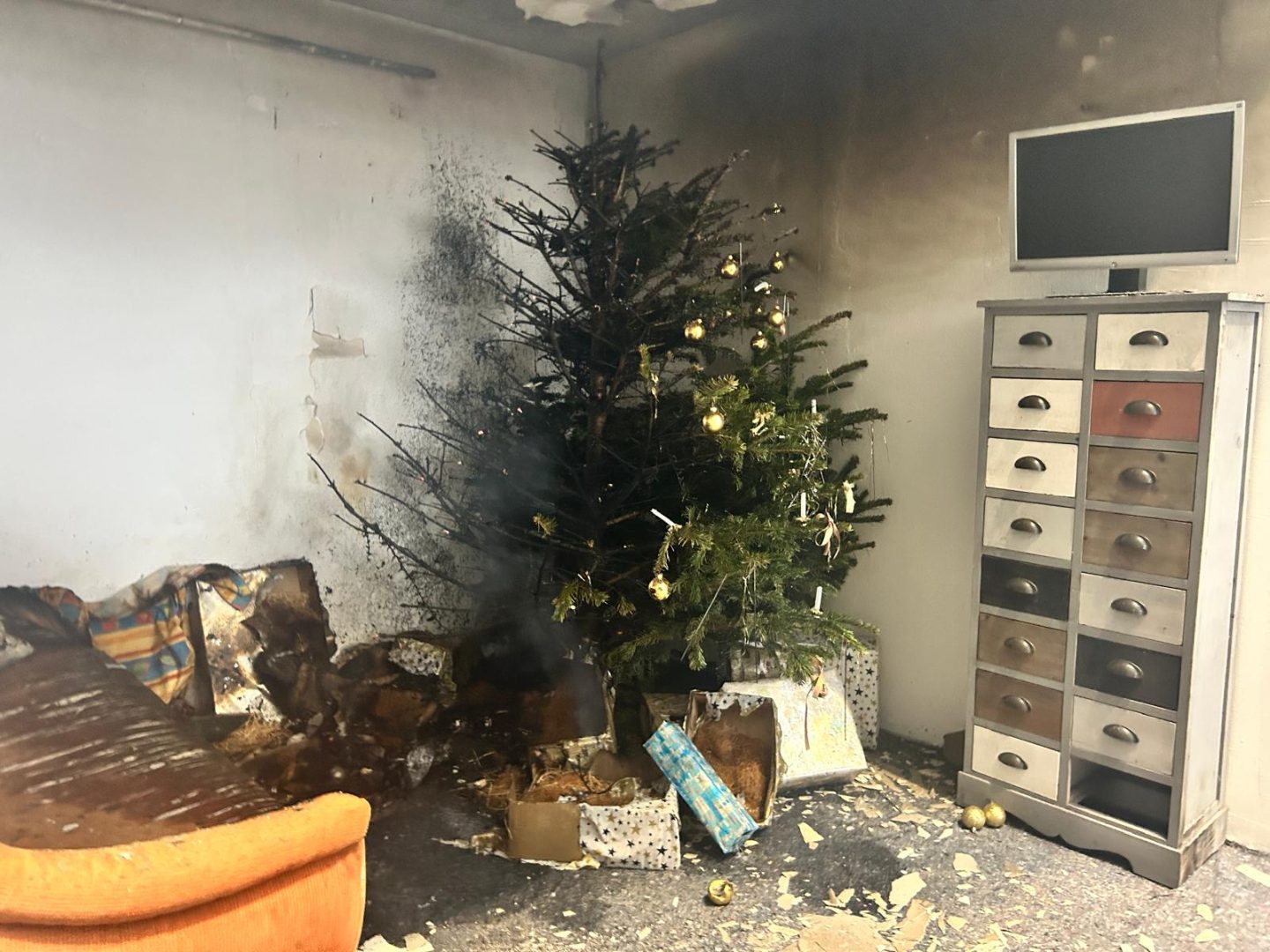 Vollbrand in 10 Sekunden: Gefahr Christbaum !