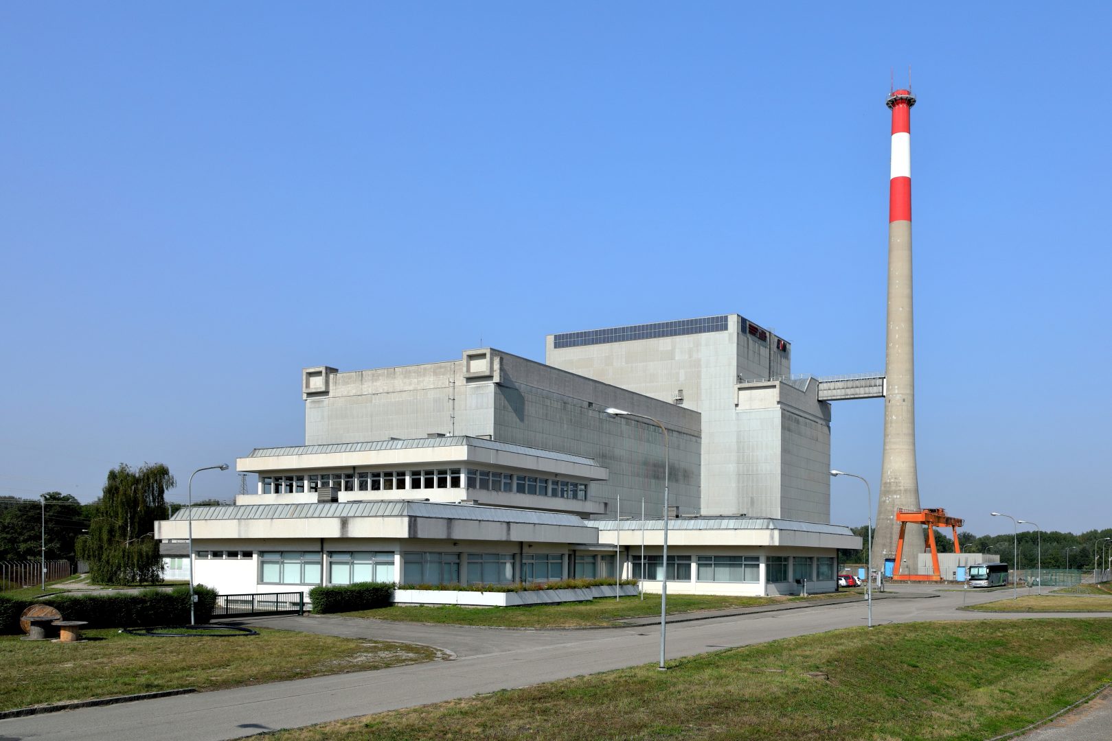 Oberösterreicher klettert auf Kamin von AKW Zwentendorf